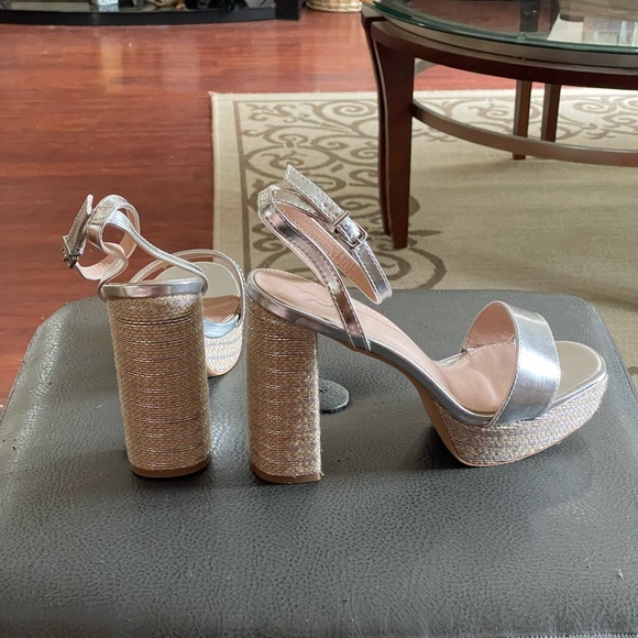 Madden Girl Odalina Ankle Strap Block Heel Silver Raffia Platform sz 10 metallic - Picture 9 of 16